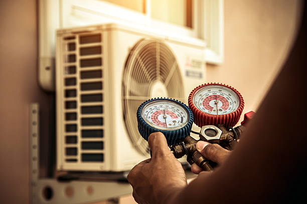 Professional Hvac technician working in Princeville, IL